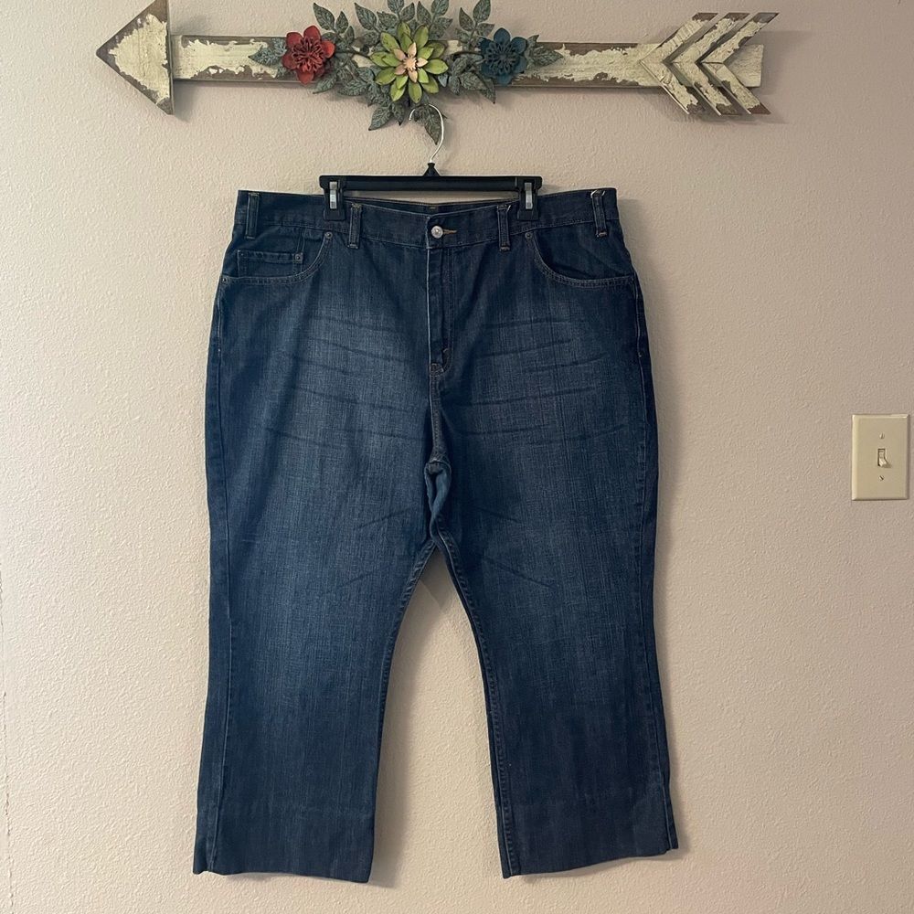 Levi's - Women's 515 bootcut cropped short pants